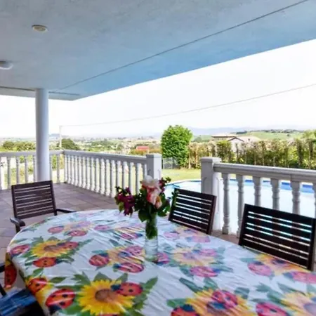 Holiday home Tranquila Con Piscina Y Jardin 