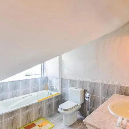 Tranquila Con Piscina Y Jardin 