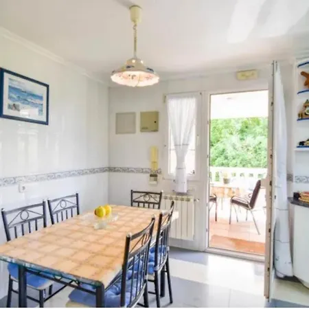 Holiday home Tranquila Con Piscina Y Jardin 