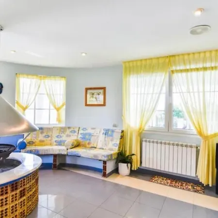 Tranquila Con Piscina Y Jardin 