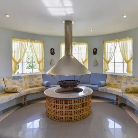 Tranquila Con Piscina Y Jardin 